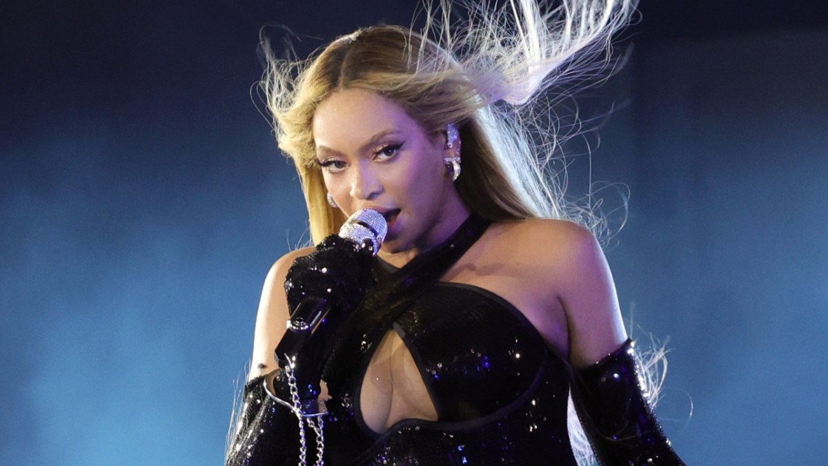 Beyoncé Tops U.K. Charts For 4th Week In A Row With ‘Texas Hold ‘Em’